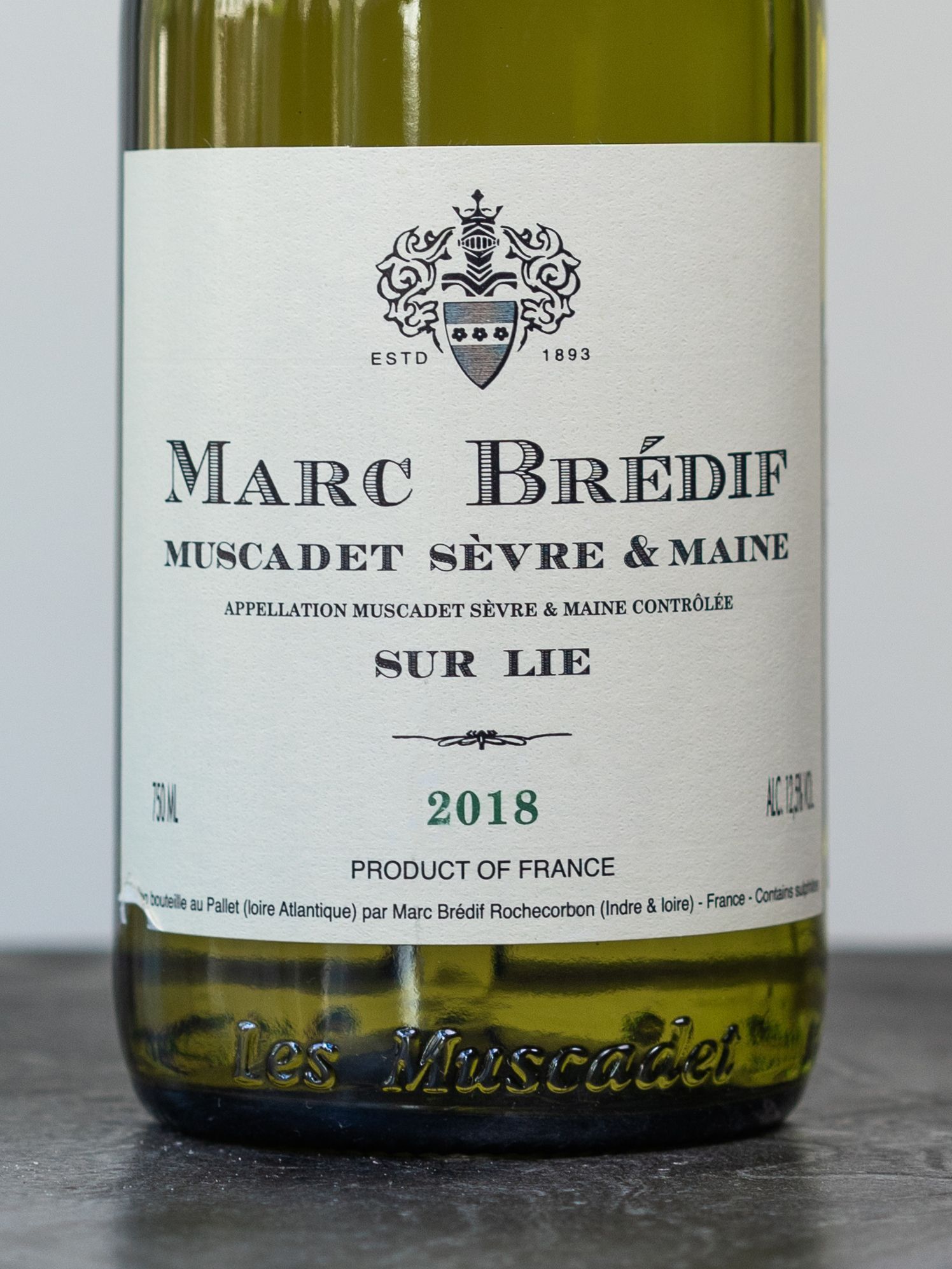 Вино Marc Bredif Muscadet de Sevre et Maine Sur Lie / Марк Бредиф Мюскадэ Сэвр и Мэн Сюр Ли